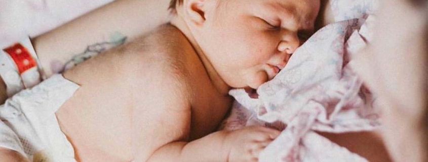 breastfeeding the first week image